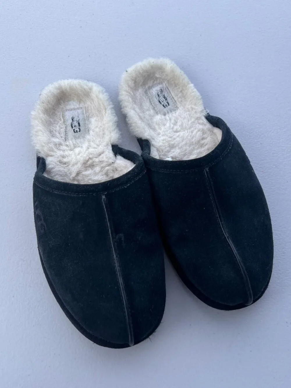 UGG Men's Scuff Slippers Black Suede Sheepskin Lined Cozy House Shoes Size 11